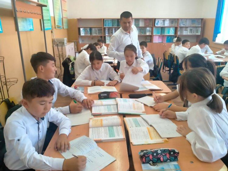 "Негіздері бірдей дәрежелерді көбейту" тақырыбында  өткен әдіс алмасу сабағы