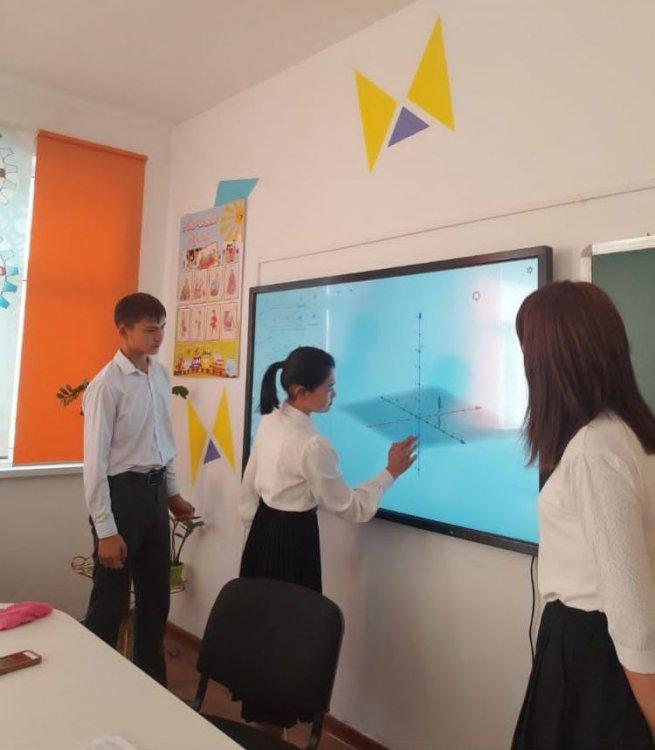 "Стереометрия элементтері" тақырыбында өткен  әдіс алмасу сабағы